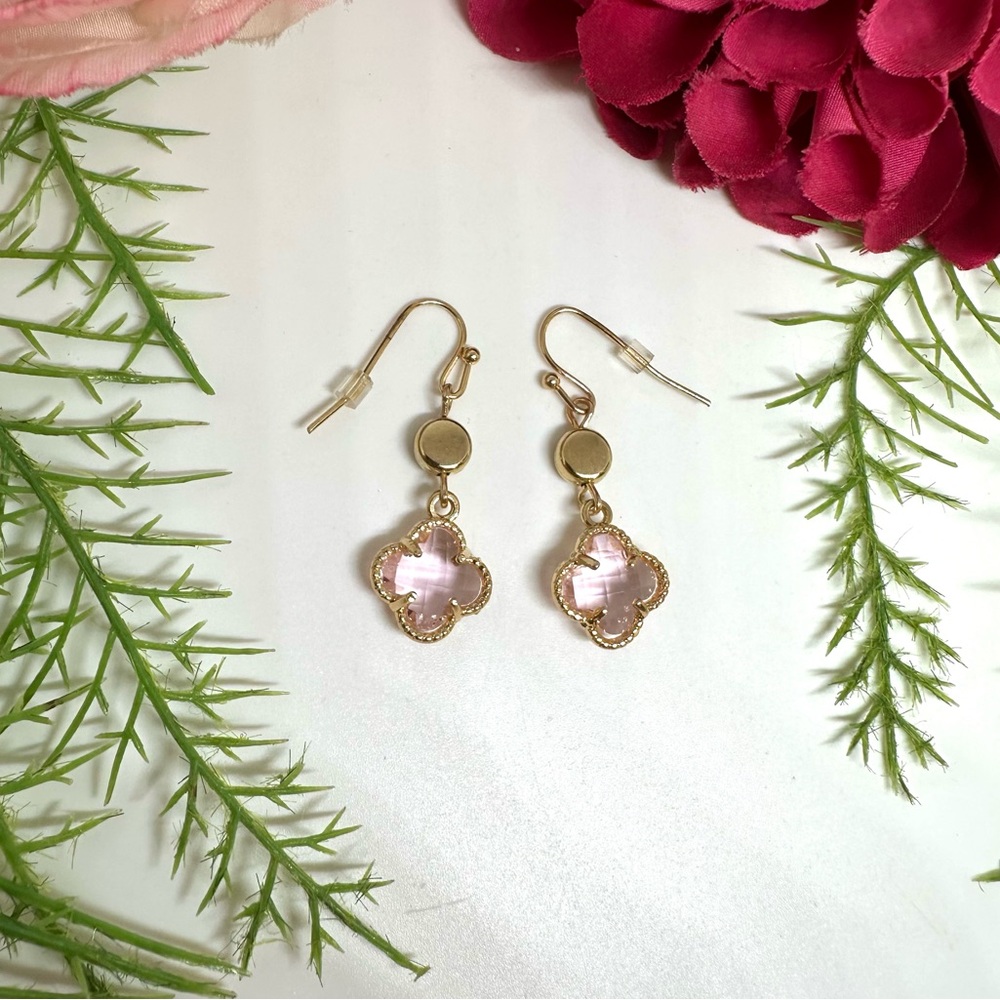 NEW⚜️Crystal Clover Pink Charm Earrings - Picture 2 of 5